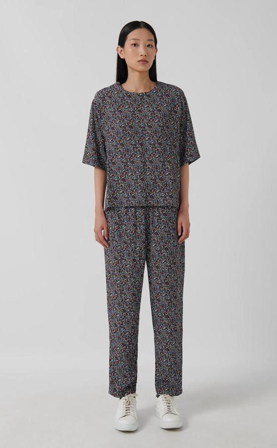 También disponible en color negro. 