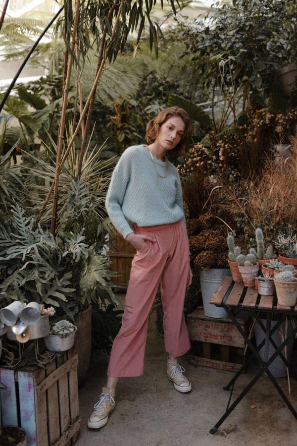 Pantalón de pana rosa con corte recto de la firma bilbaína Triana By C. Disponible en su tienda de la calle Rodríguez Arias, número 39. Cuesta 125 euros.