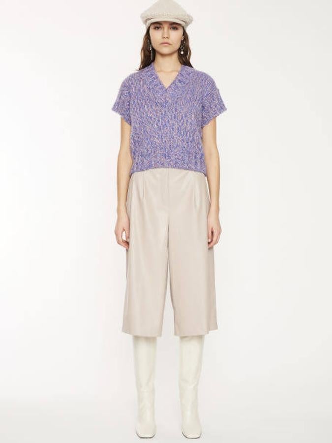 Bermuda de piel en color crudo de la tienda bilbaína Ämma, situada en la Plaza Santiago, número 1. Cuesta 119 euros.