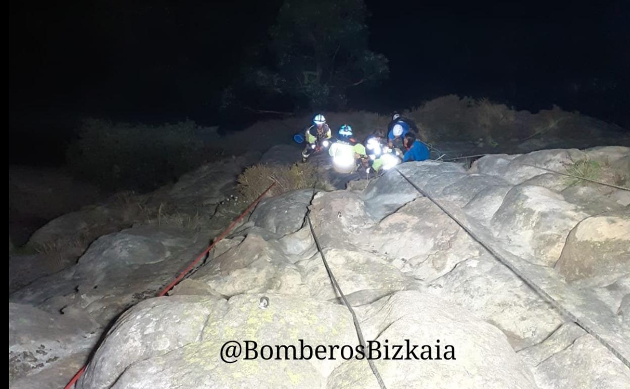 Herida al sufrir una caída cuando hacía escalada en Urduliz