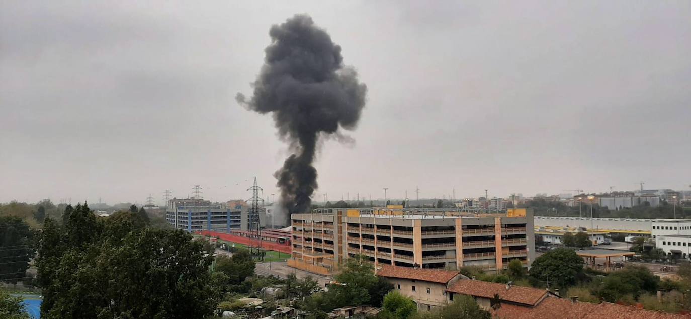 Fotos: Imágenes del accidente de una avioneta en Milán que ha costado la vida a seis personas