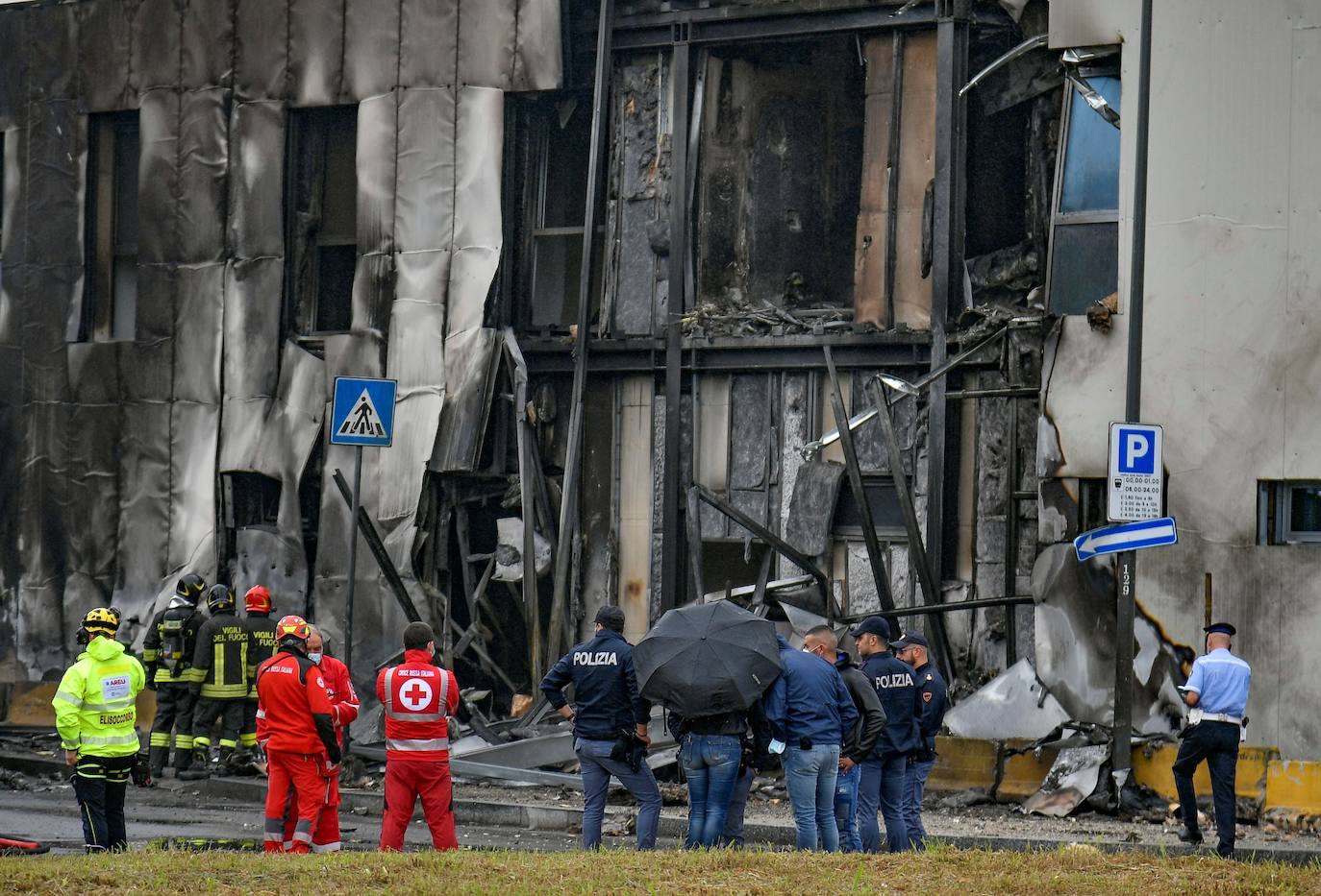 Fotos: Imágenes del accidente de una avioneta en Milán que ha costado la vida a seis personas