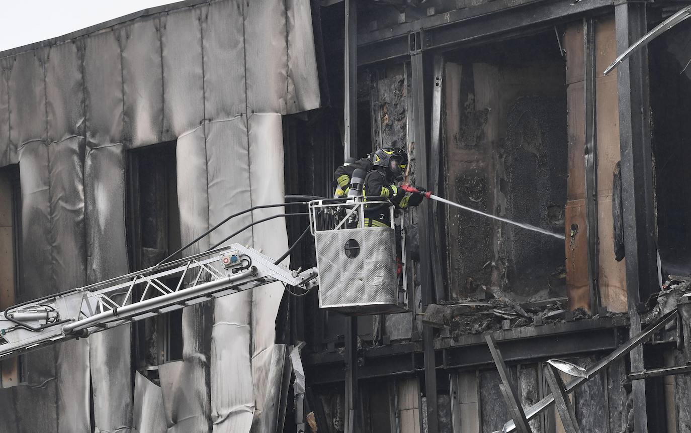 Fotos: Imágenes del accidente de una avioneta en Milán que ha costado la vida a seis personas