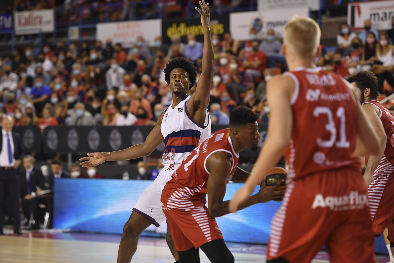 Fotos: Las mejores fotos del Manresa - Baskonia