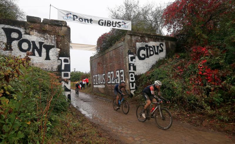 Fotos: Frío, lluvia y barro para la Roubaix más épica