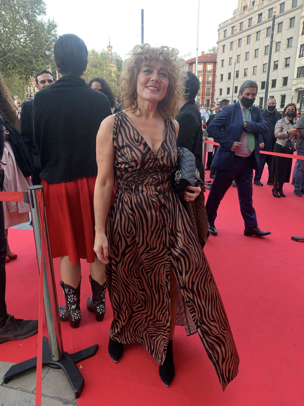 La actriz Sol Maguna lució un vestido con estampado de leopardo que se compró esta primavera. "Le he metido este botín para que el look sea más rompedor", asegura. 