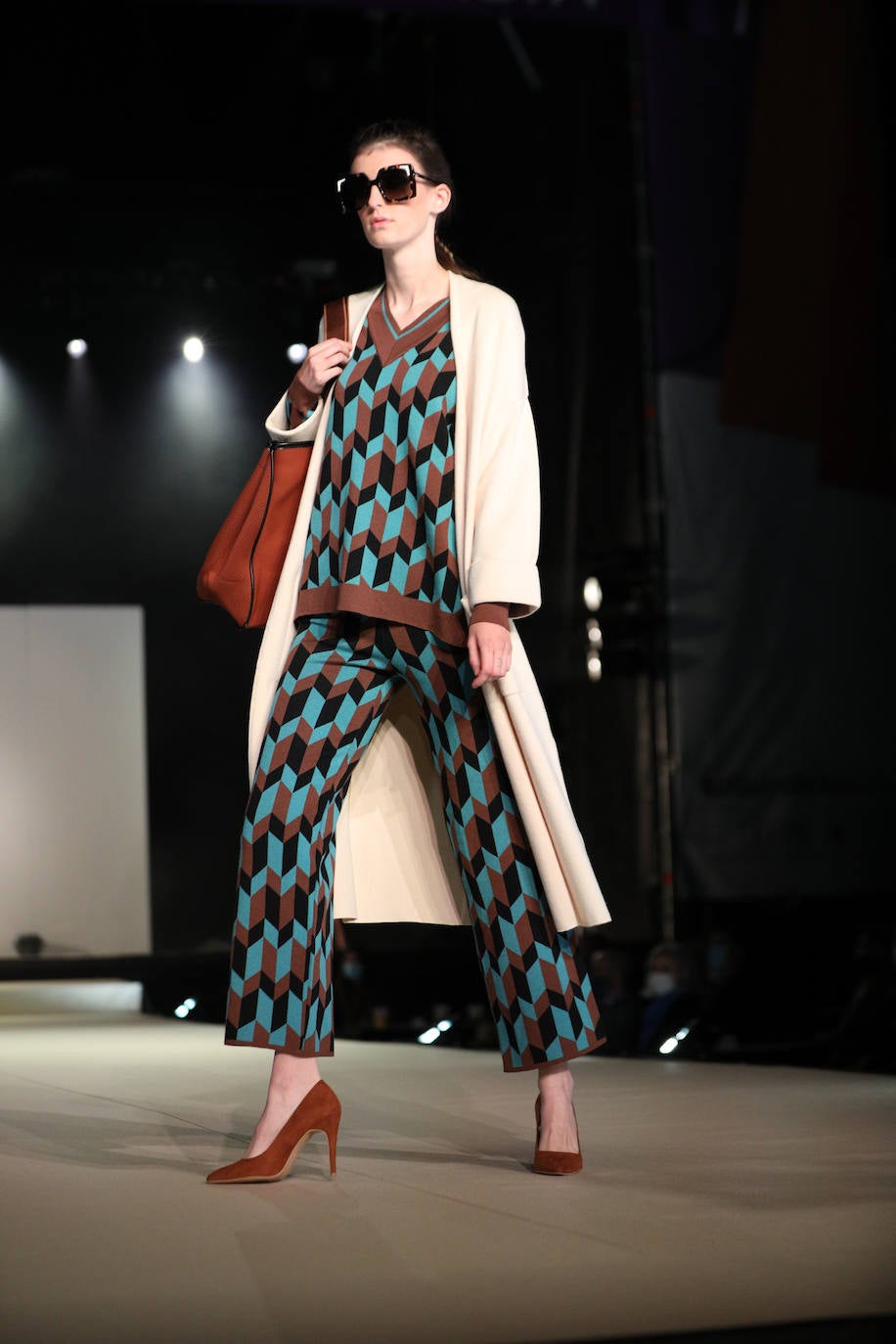 Los estampados geométricos y setenteros han llegado pisando fuerte.