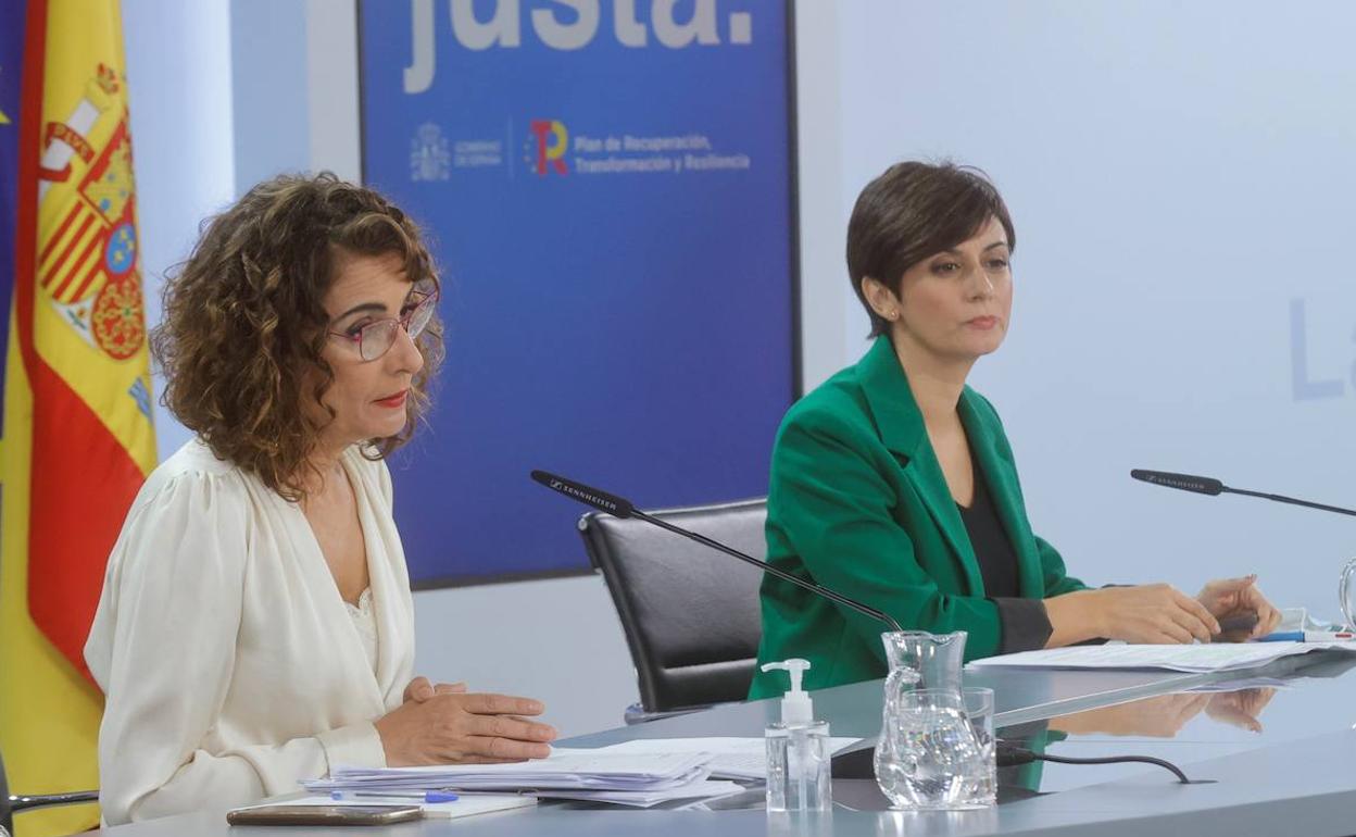 María Jesús Montero e Isabel Rodríguez presentan los Presupuestos. 