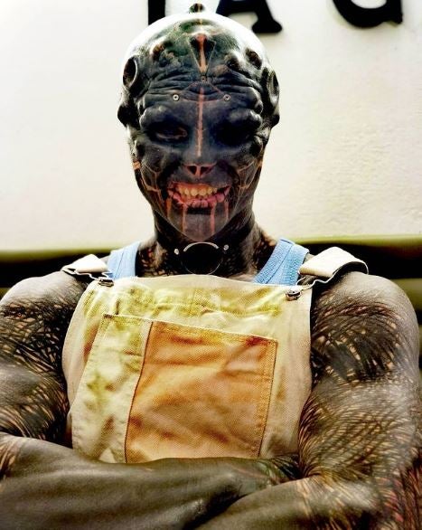 Fotos: The Black Alien hace turismo en Bizkaia