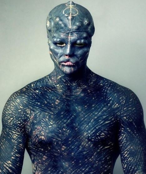 Fotos: The Black Alien hace turismo en Bizkaia