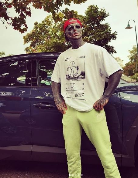 Fotos: The Black Alien hace turismo en Bizkaia