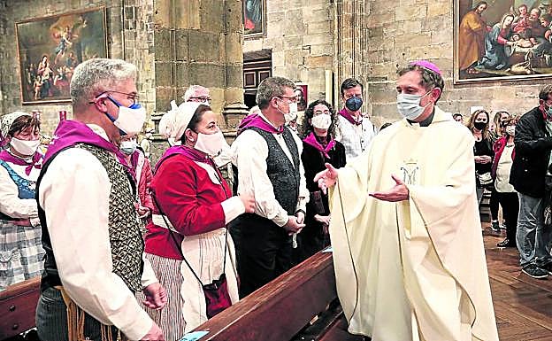 Imagen principal - Bilbao recupera los fuegos artificiales y disfruta de los primeros destellos de fiesta