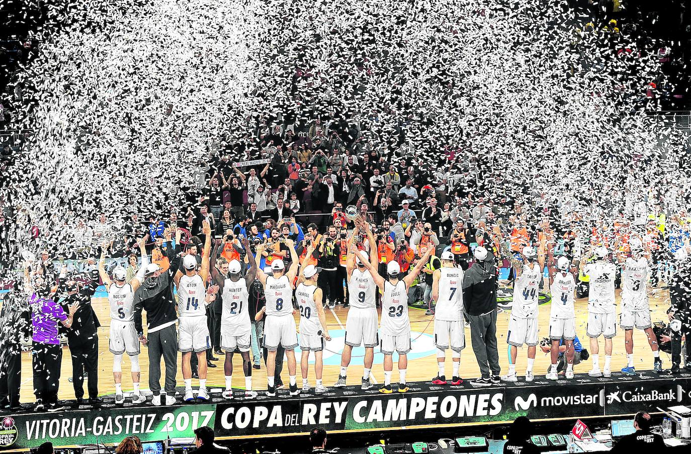 El Madrid, con Llull como MVP, venció al Valencia en la final de 2017 en Vitoria. 