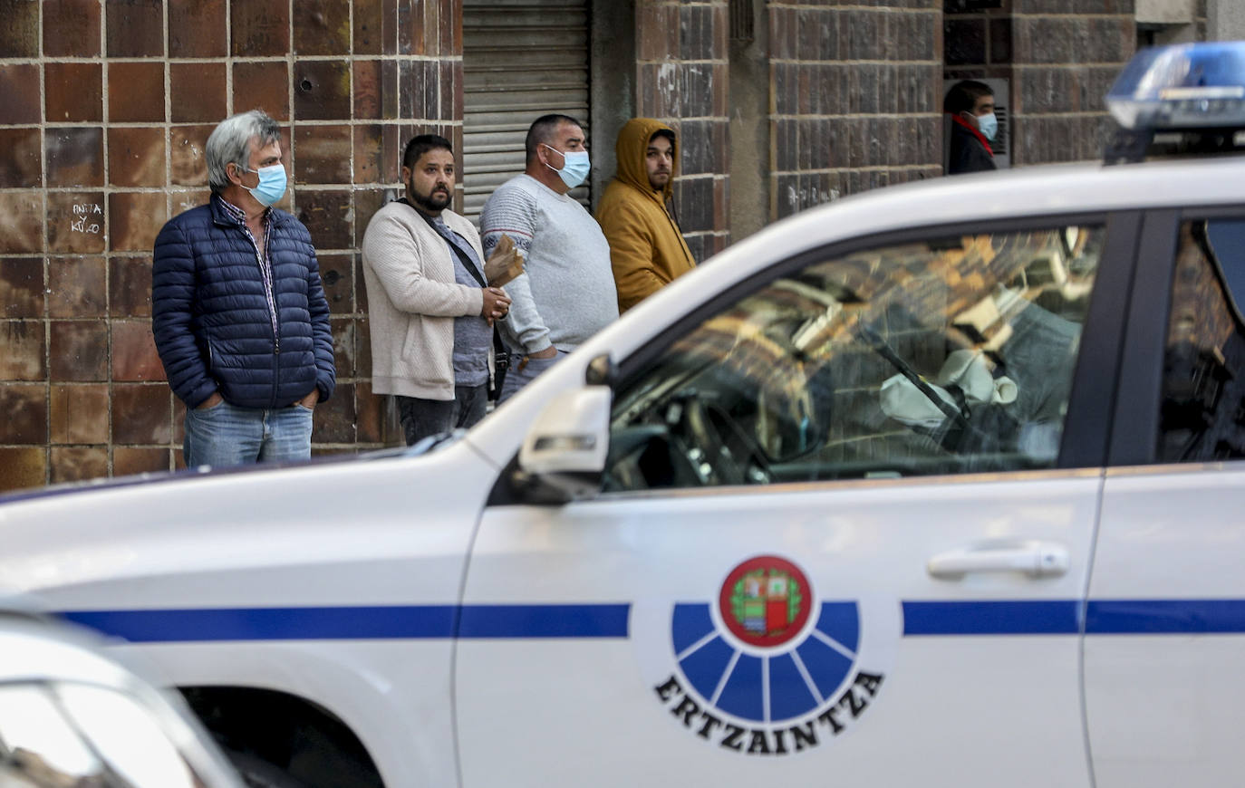 Fotos: Mata a su mujer a cuchilladas delante de sus hijos en Sansomendi