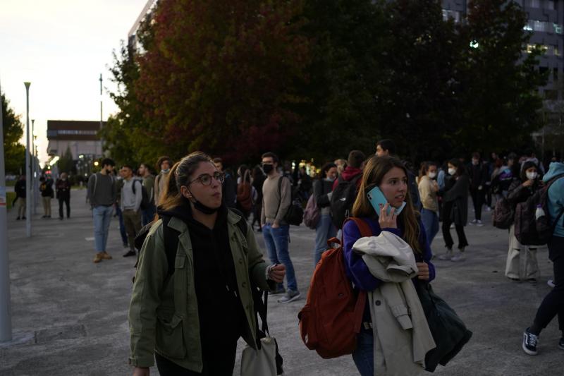 Fotos: Un hombre armado irrumpe en el campus de Leioa de la UPV/EHU