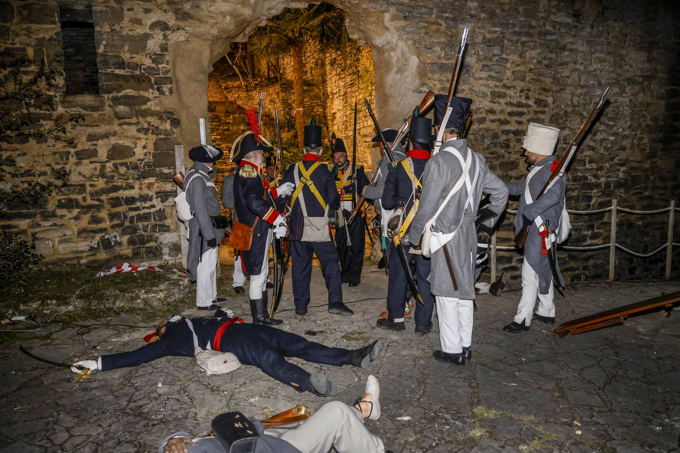 La representación de la quema del convento de Santa Catalina se realizó al caer la noche.