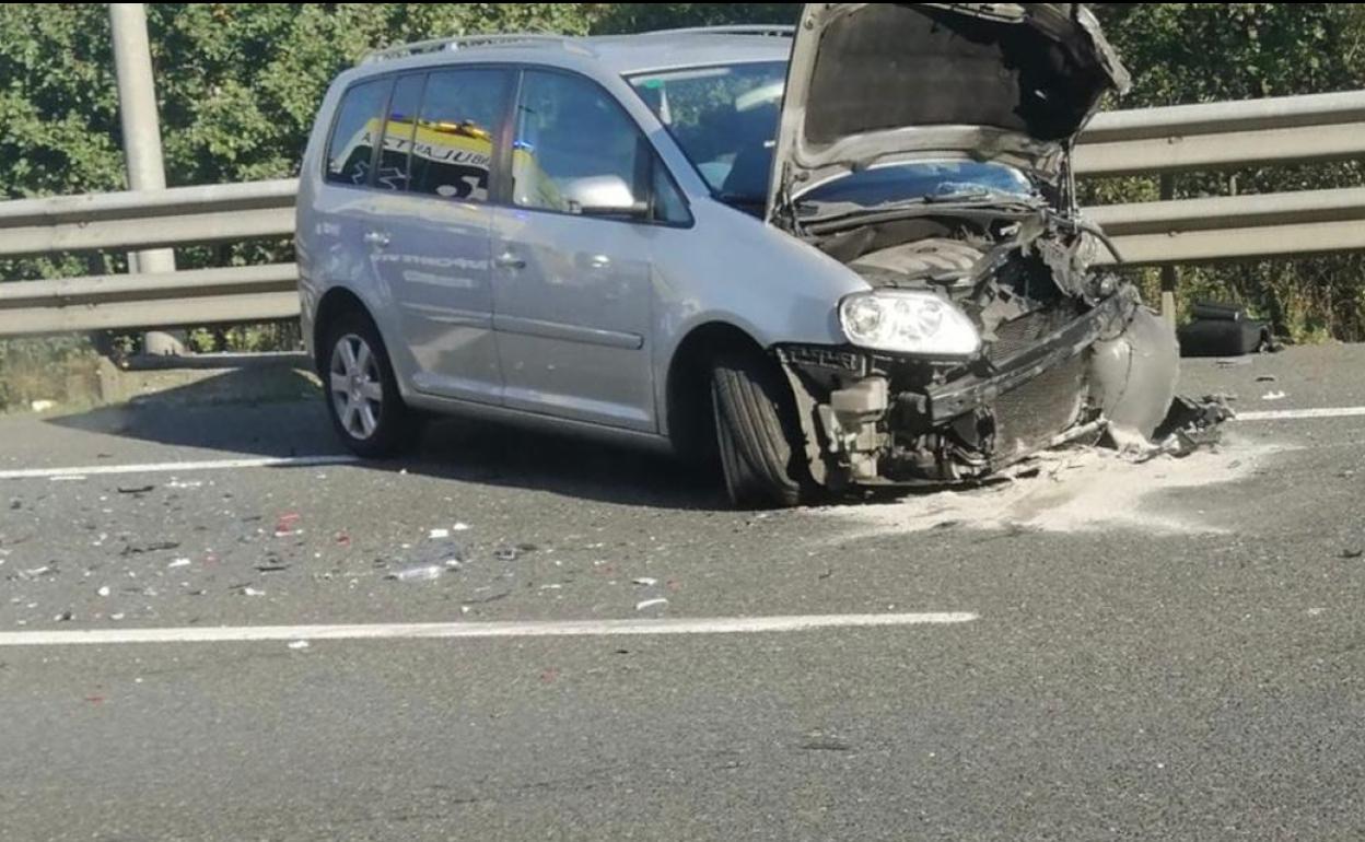 Uno de los coches accidentados 