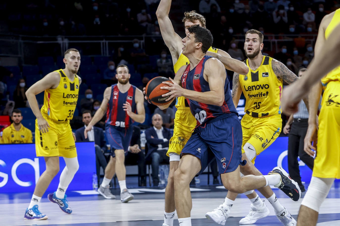 Fotos: Las mejores imágenes del Baskonia-Tenerife