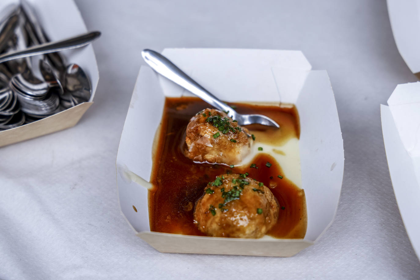 Albóndigas de rabo de toro y carrillera con jugo de ternera y parmentier de patata. El pintxo del Manolenta.