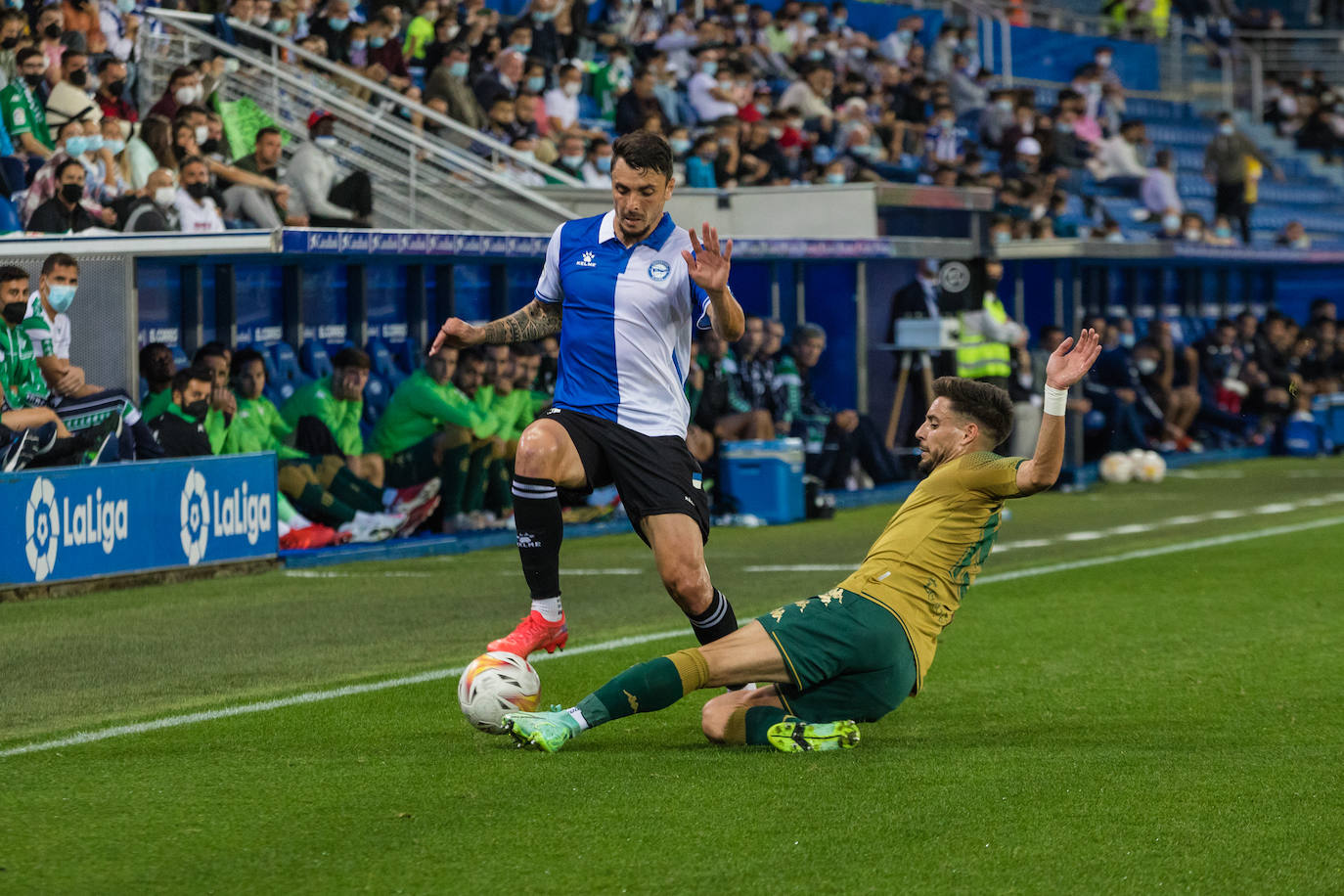 Fotos: Las mejores imágenes del Alavés - Betis