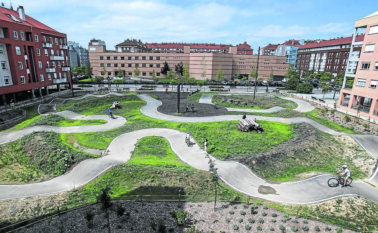 El parque intergeneracional de Lakua es fruto del programa 'Mejorando Vitoria-Gasteiz hobetuz'. 