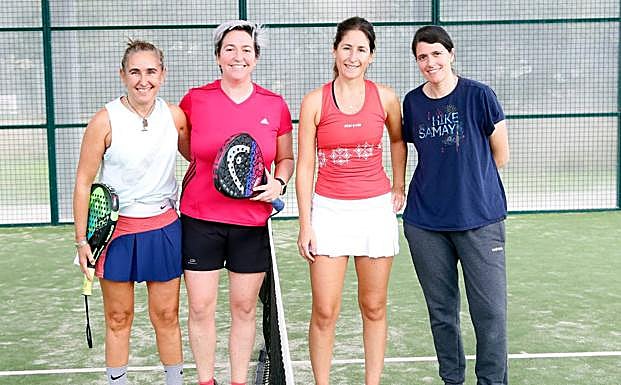 Virginia Sagarduy y Maite González, subcampeonas, y Oihane Larraskitu y Virginia Gainzarain, ganadoras de la final femenina. 