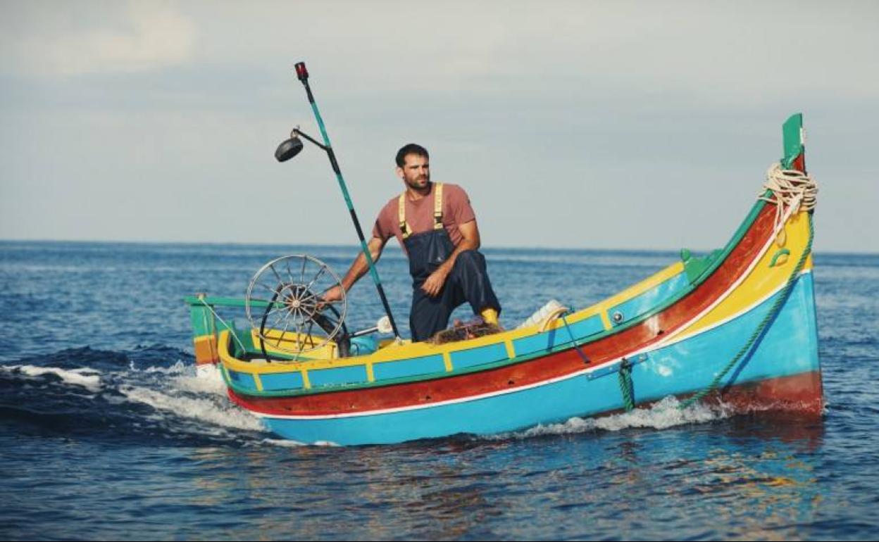 Crítica de 'Luzzu' (2021): La barca con pescador