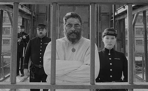 Benicio del Toro y Lea Seydoux, un pintor peligroso y genial y su guardiana y musa.