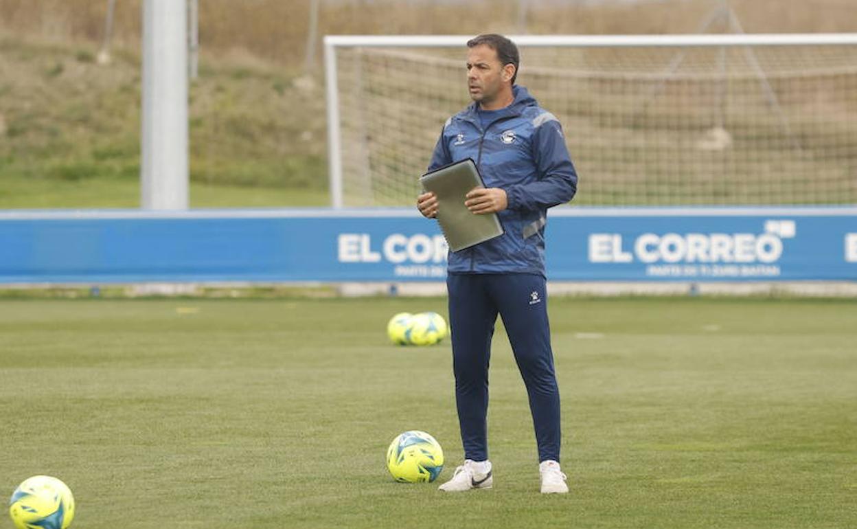 Calleja, atento en un entrenamiento reciente. 