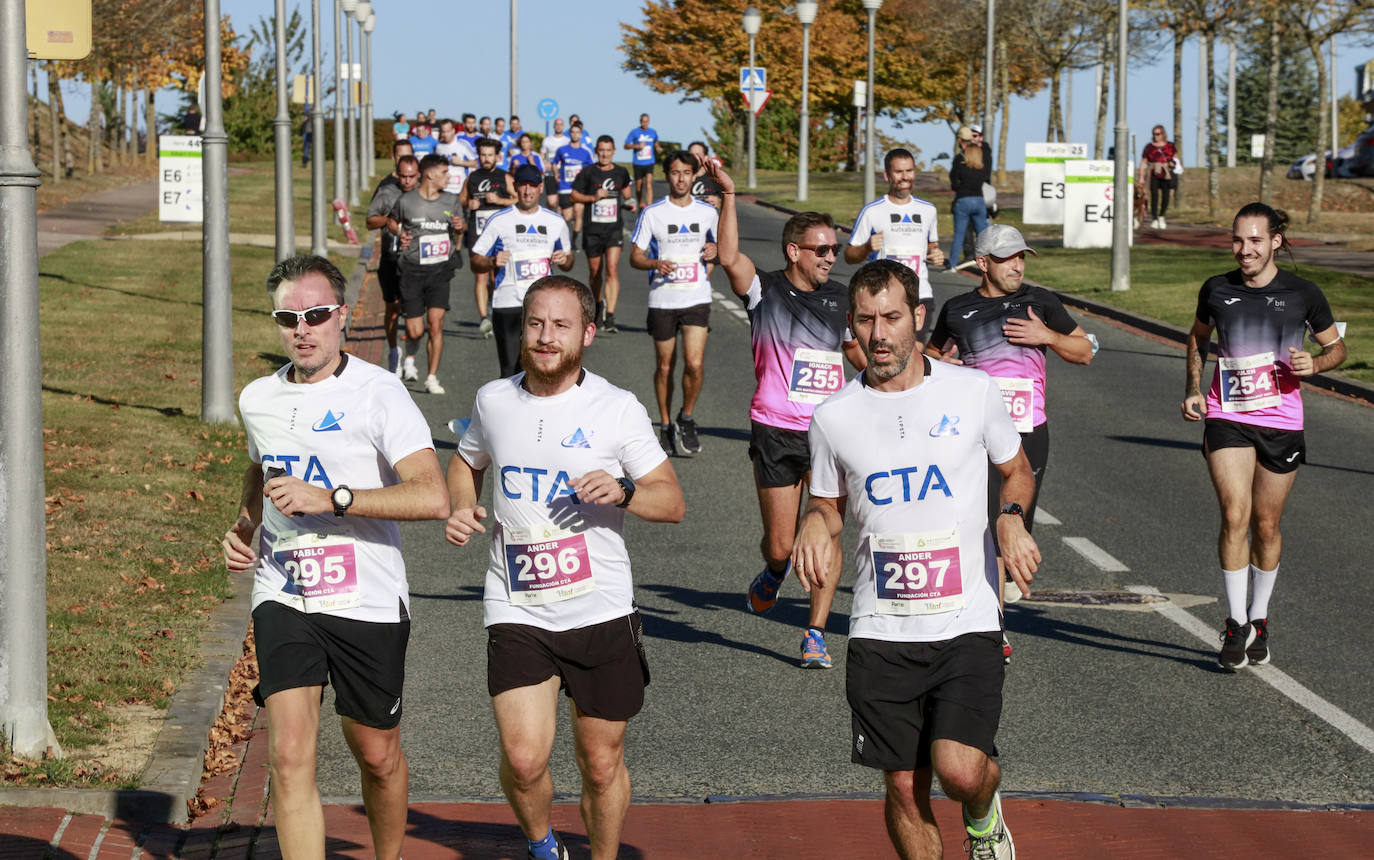 Fotos: Osakidetza gana en número la Carrera de Empresas