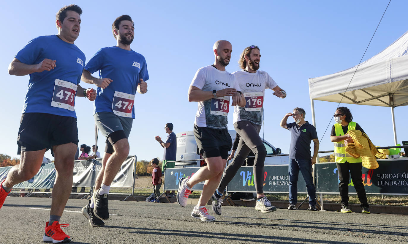 Fotos: Osakidetza gana en número la Carrera de Empresas