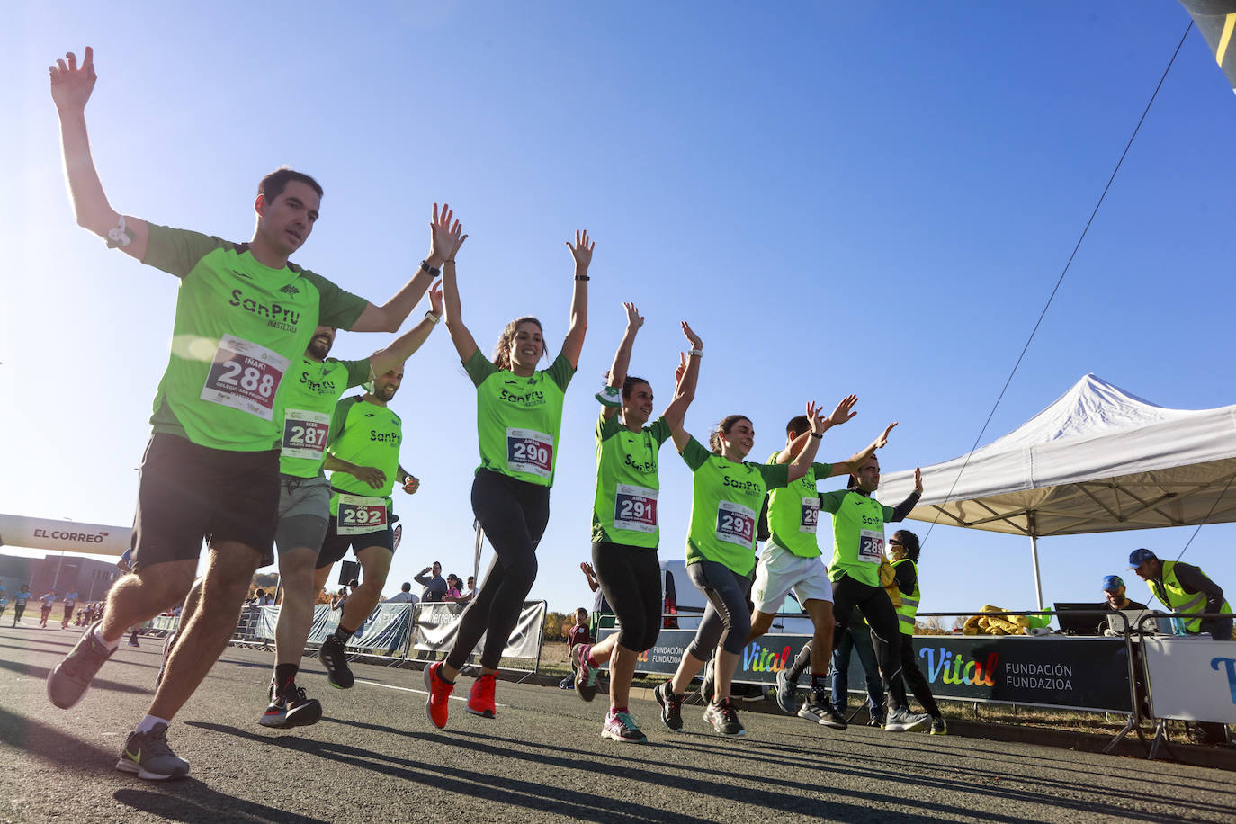 Fotos: Osakidetza gana en número la Carrera de Empresas