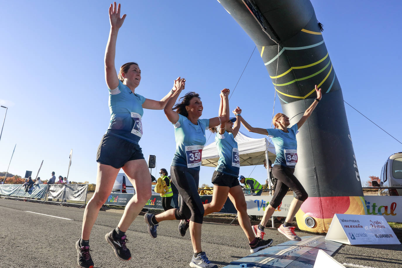 Fotos: Osakidetza gana en número la Carrera de Empresas