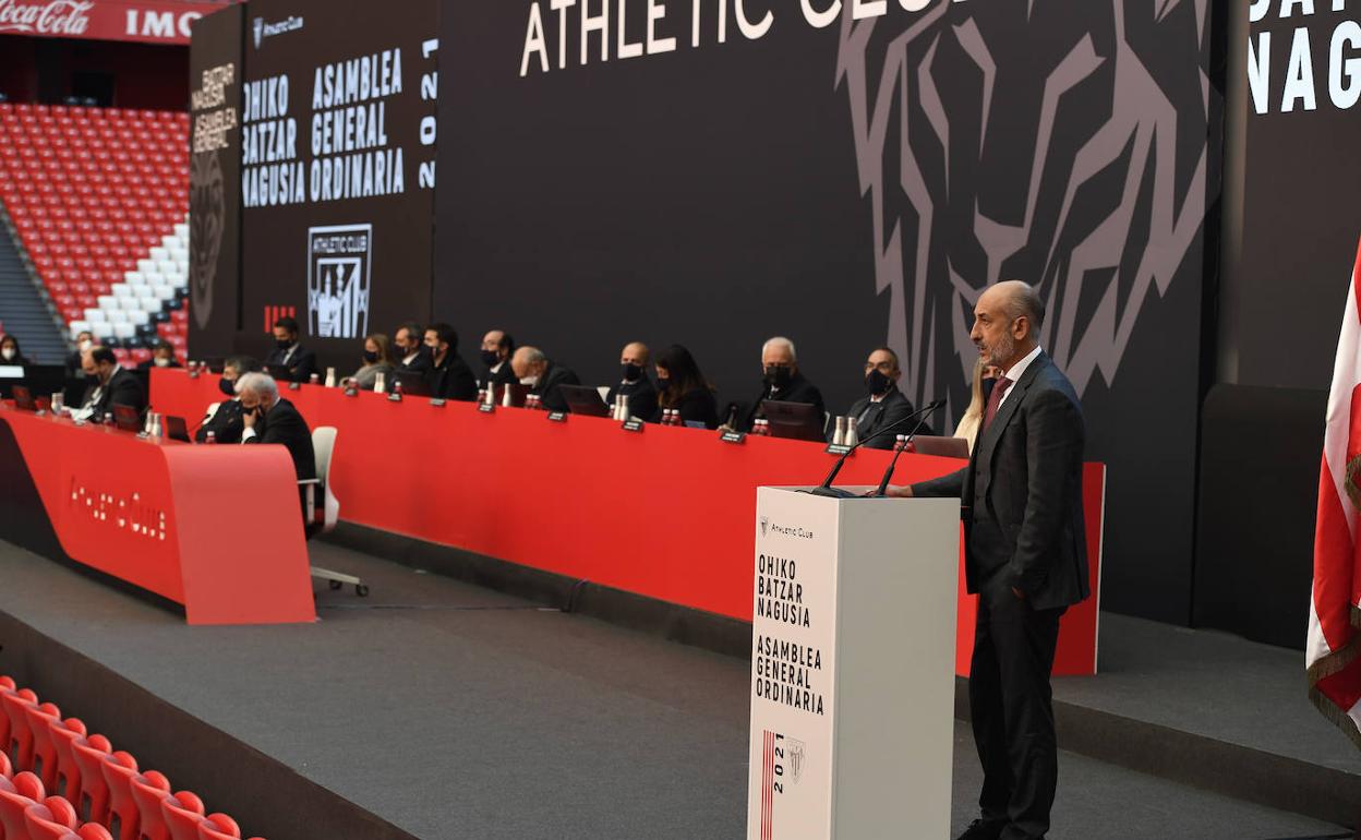 Elizegi, durante su discurso incial de este sábado en San Mamés. 