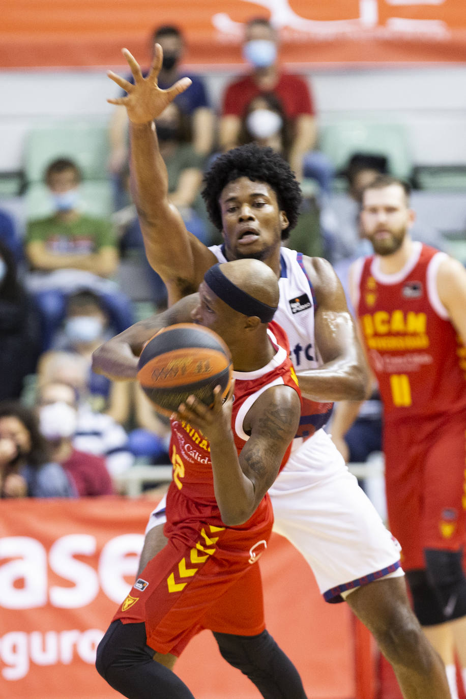 Fotos: Las mejores imágenes del UCAM Murcia - Baskonia