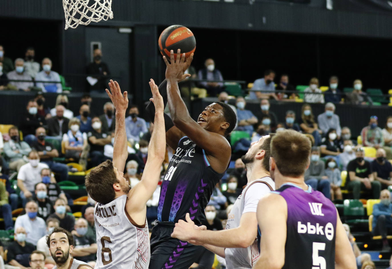 Fotos: El Bilbao Basket consigue su segunda victoria consecutiva ante el San Pablo Burgos