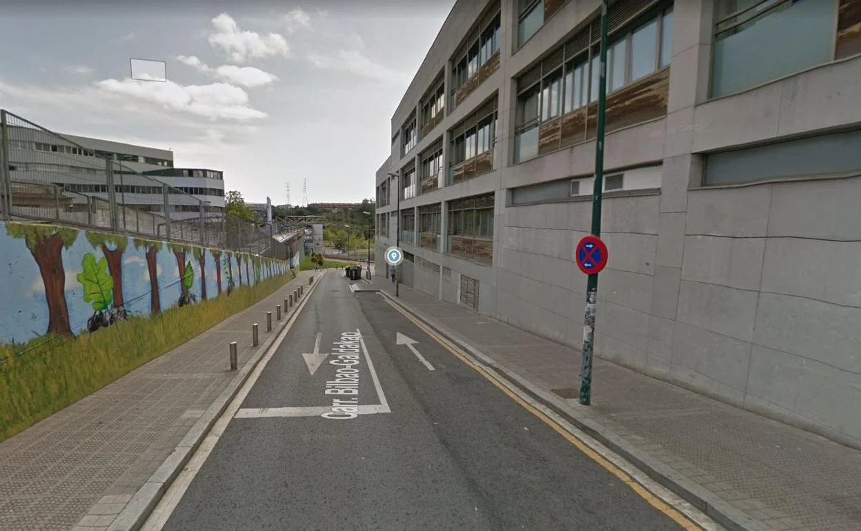 Corte de tráfico de la calle que une la carretera Bilbao-Galdakao con la estación de Bolueta