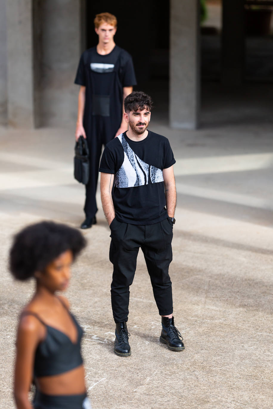 Fotos: El diseñador vasco Eñaut presenta en la pasarela de Barcelona su primera propuesta de mujer