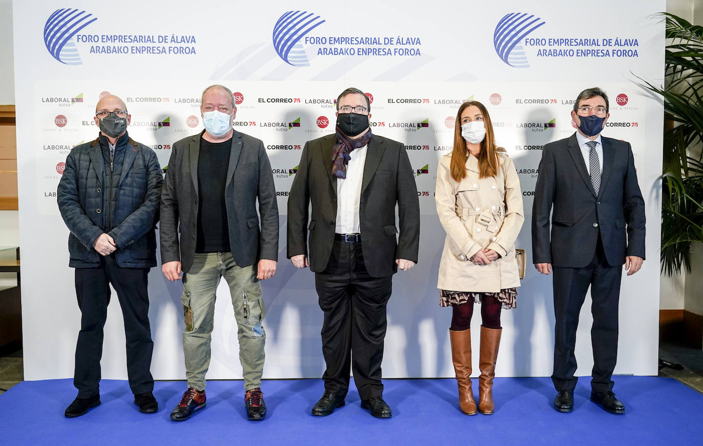 Javier Gracia, de Grupo Lanak, Álvaro Martínez, de Dato Económico, Javier Sainz, de Salovi Gestión, Leire Fernández de Alaiza y Roberto García, directores de Electro Alavesa.