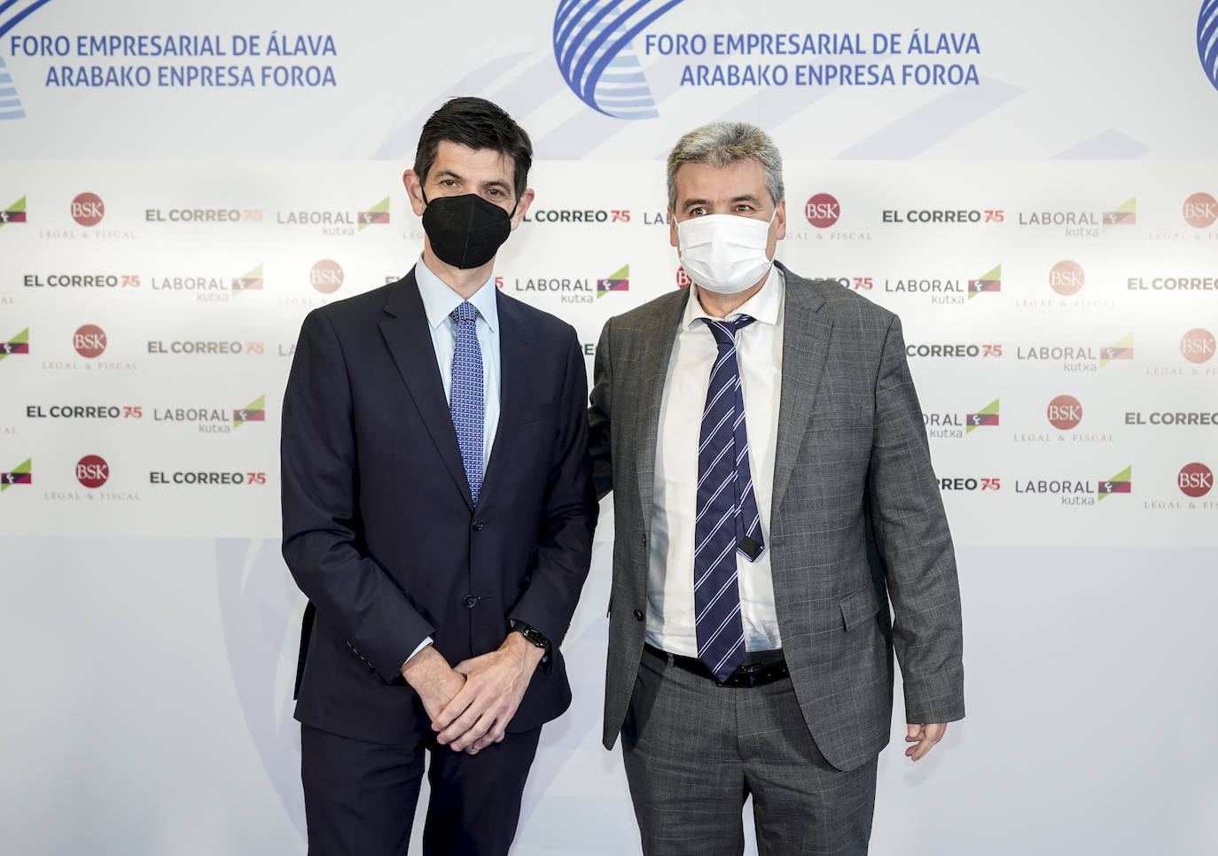 Alfonso Fernández de Troconiz, presidente del Deportivo Alavés, con Jordi Monreal, de Alisea Esco.