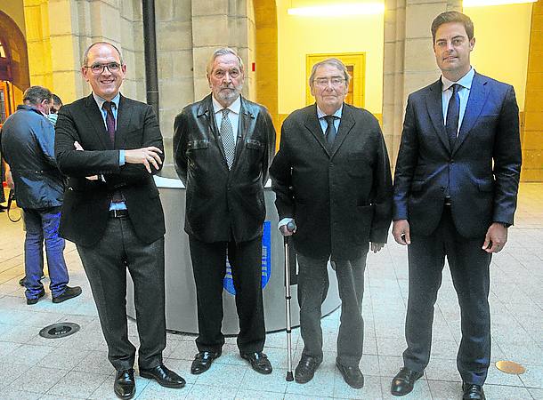 Iñigo Alberdi, Cecilio Gerrikabeitia, Alejandro Echevarría y Aritz Lekerika. 