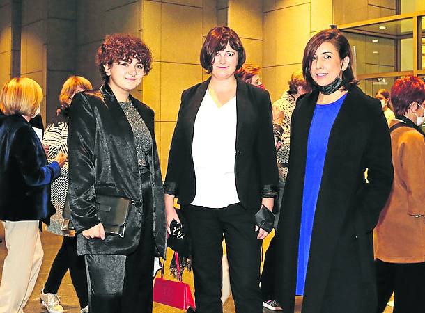 Concha Hierro, Carmen Hierro y Laura Marín. 