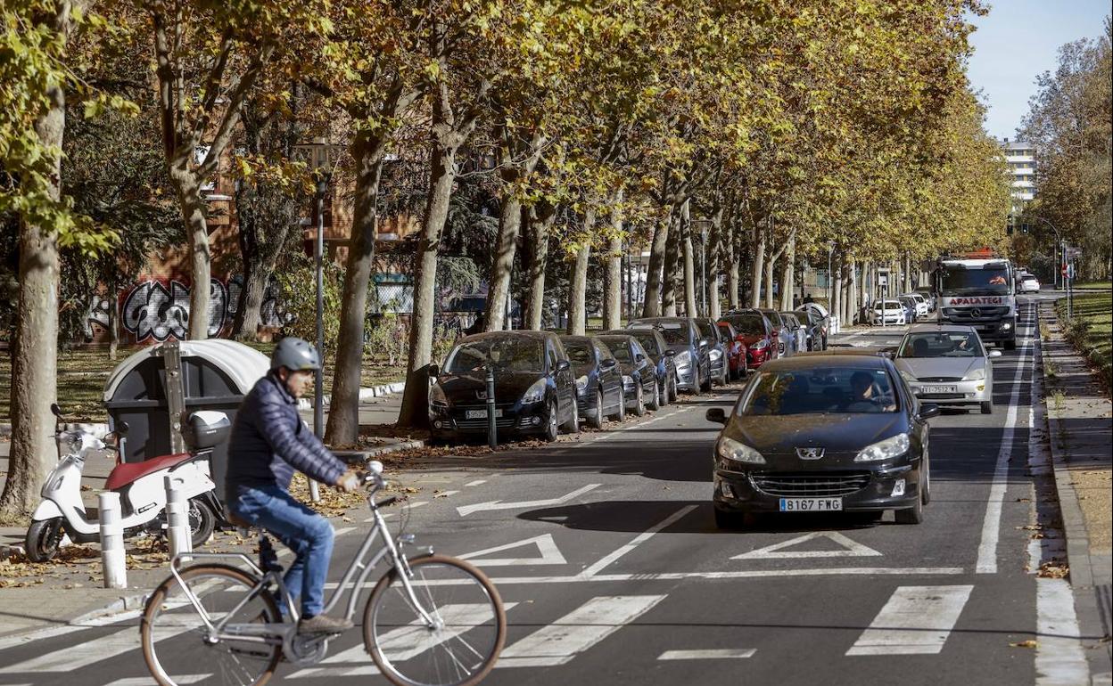 La calle Iturritxu absorbe un gran volumen de tráfico en la ciudad. 