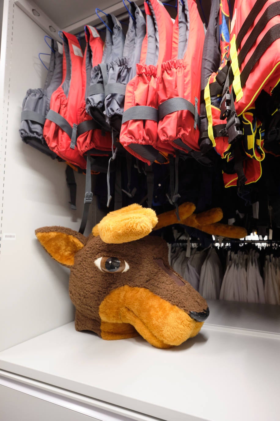 Fotos: Más trajes que botines y pocos complementos: así se viste a los presentadores de EiTB