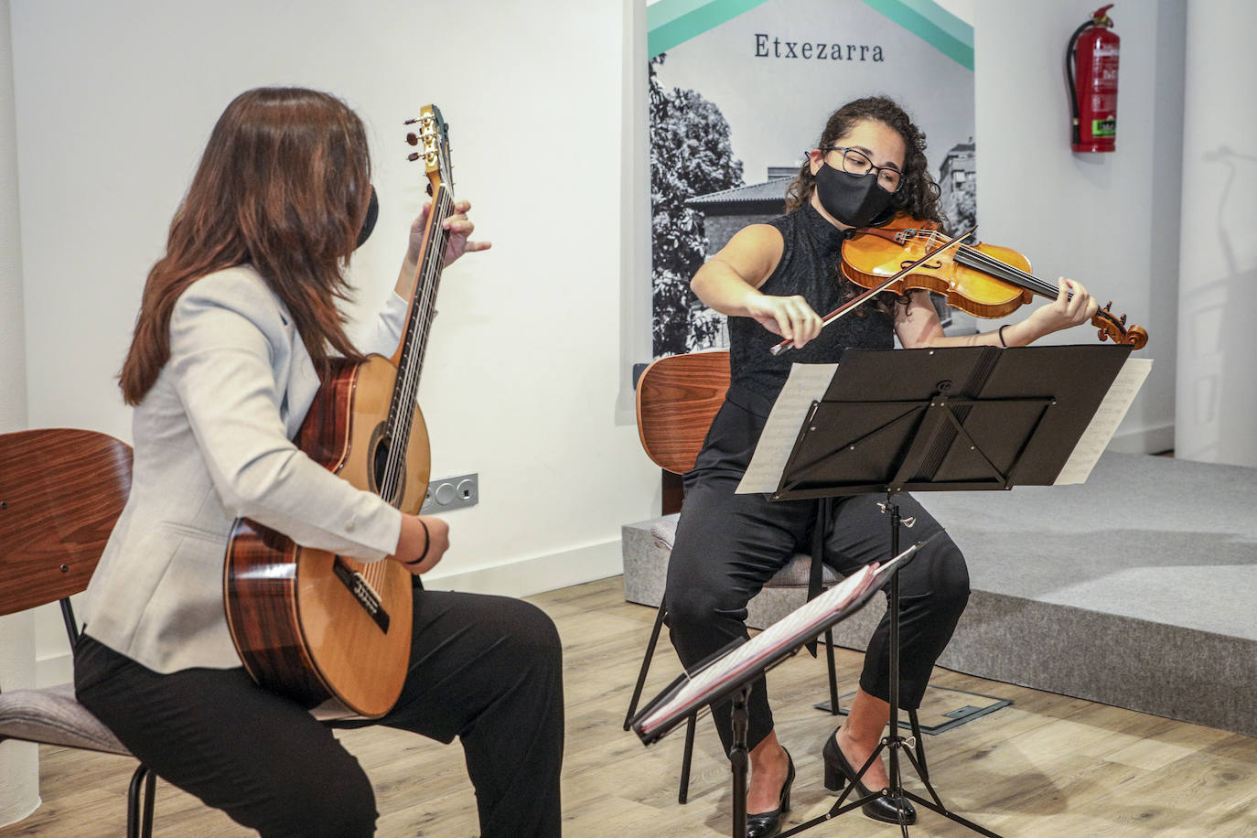 Fotos: Euskaltzaindiak Gasteizko &#039;etxe&#039; berria estreinatu du