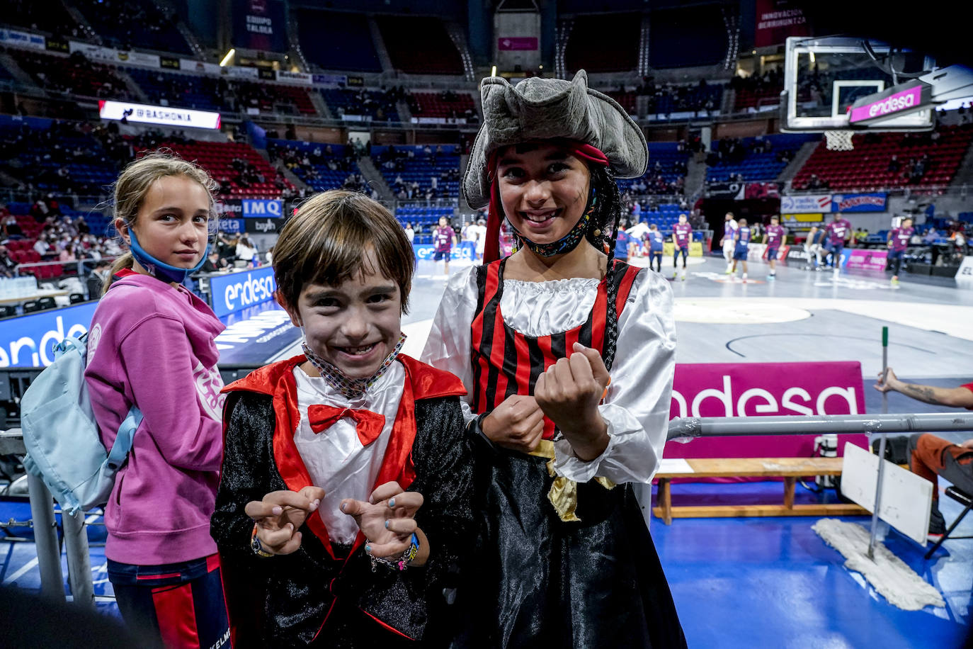Fotos: Un Buesa disfrazado para asustar al Madrid