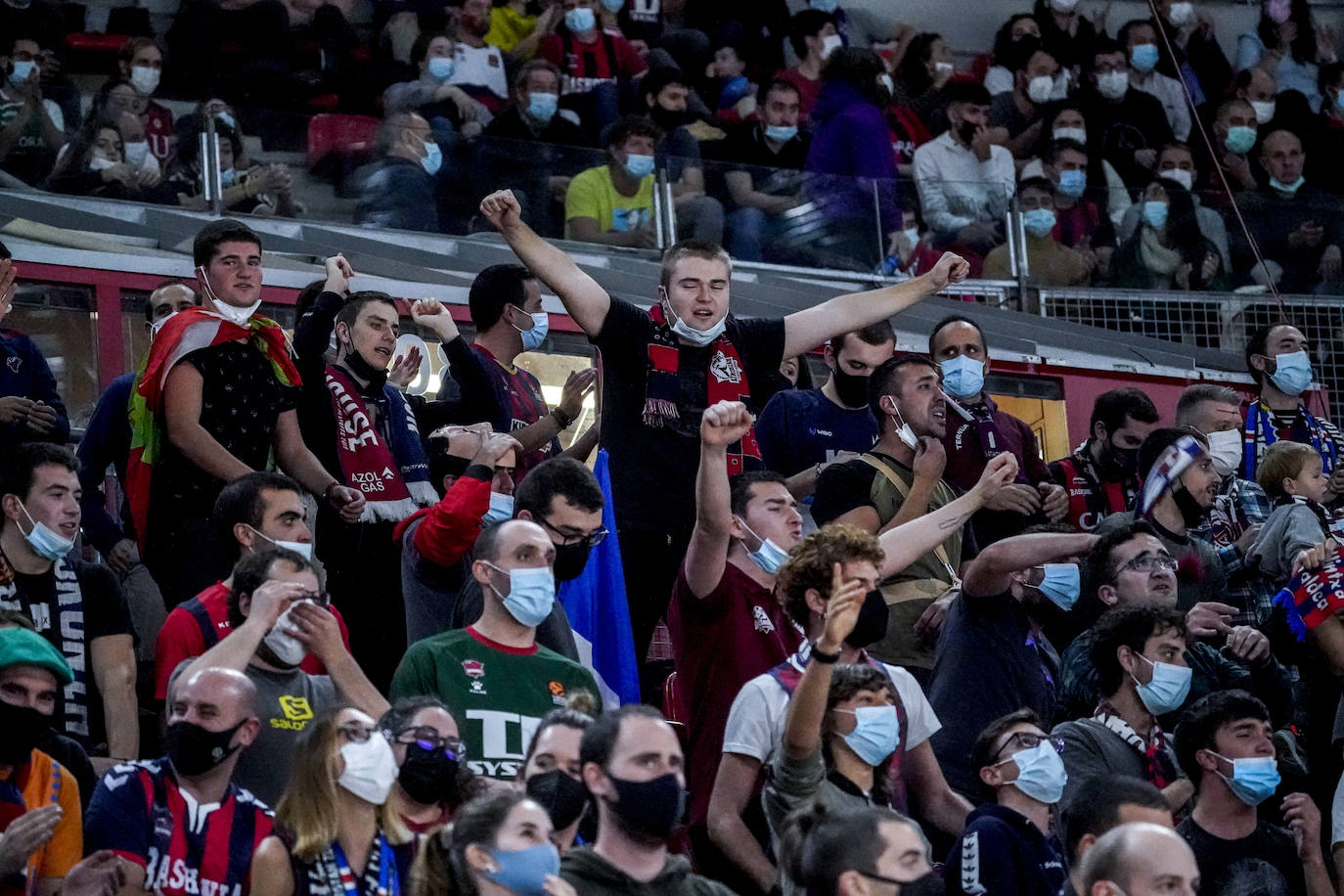 Fotos: Un Buesa disfrazado para asustar al Madrid