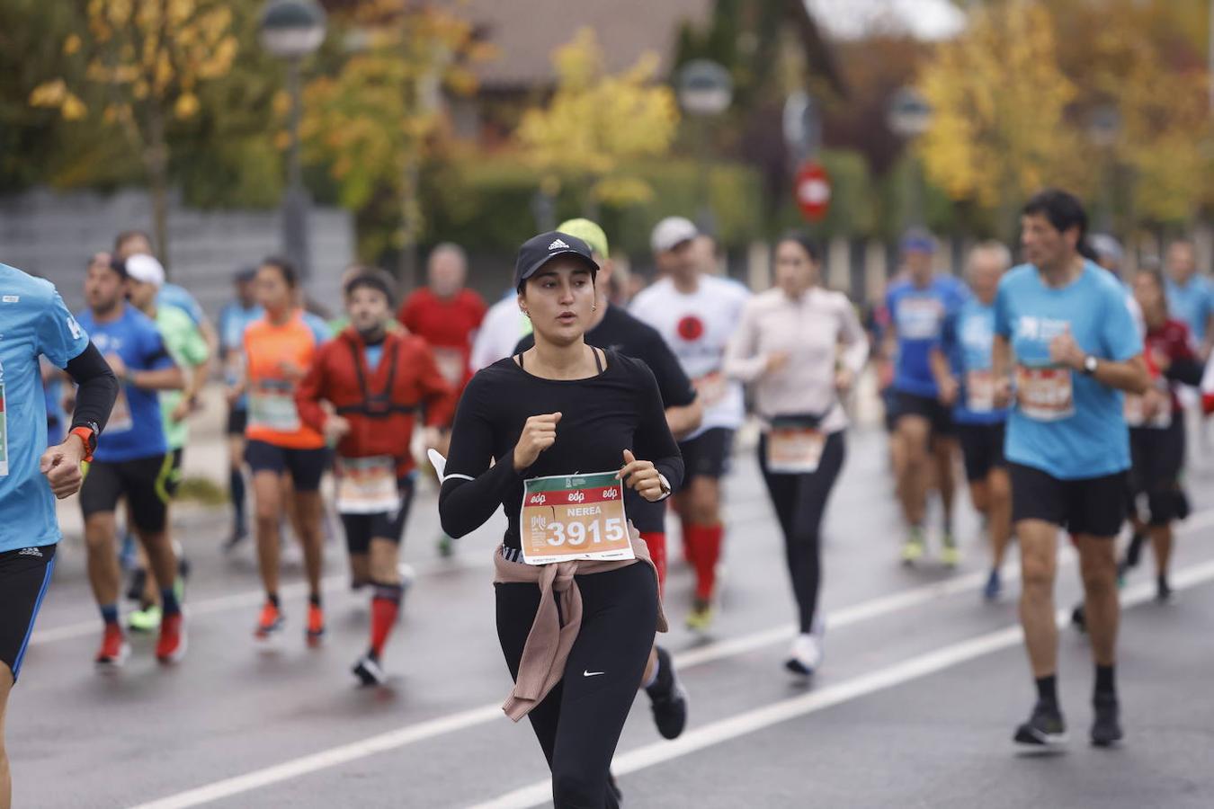 Fotos: 2.500 corredores inundan Vitoria en el Maratón Fiz