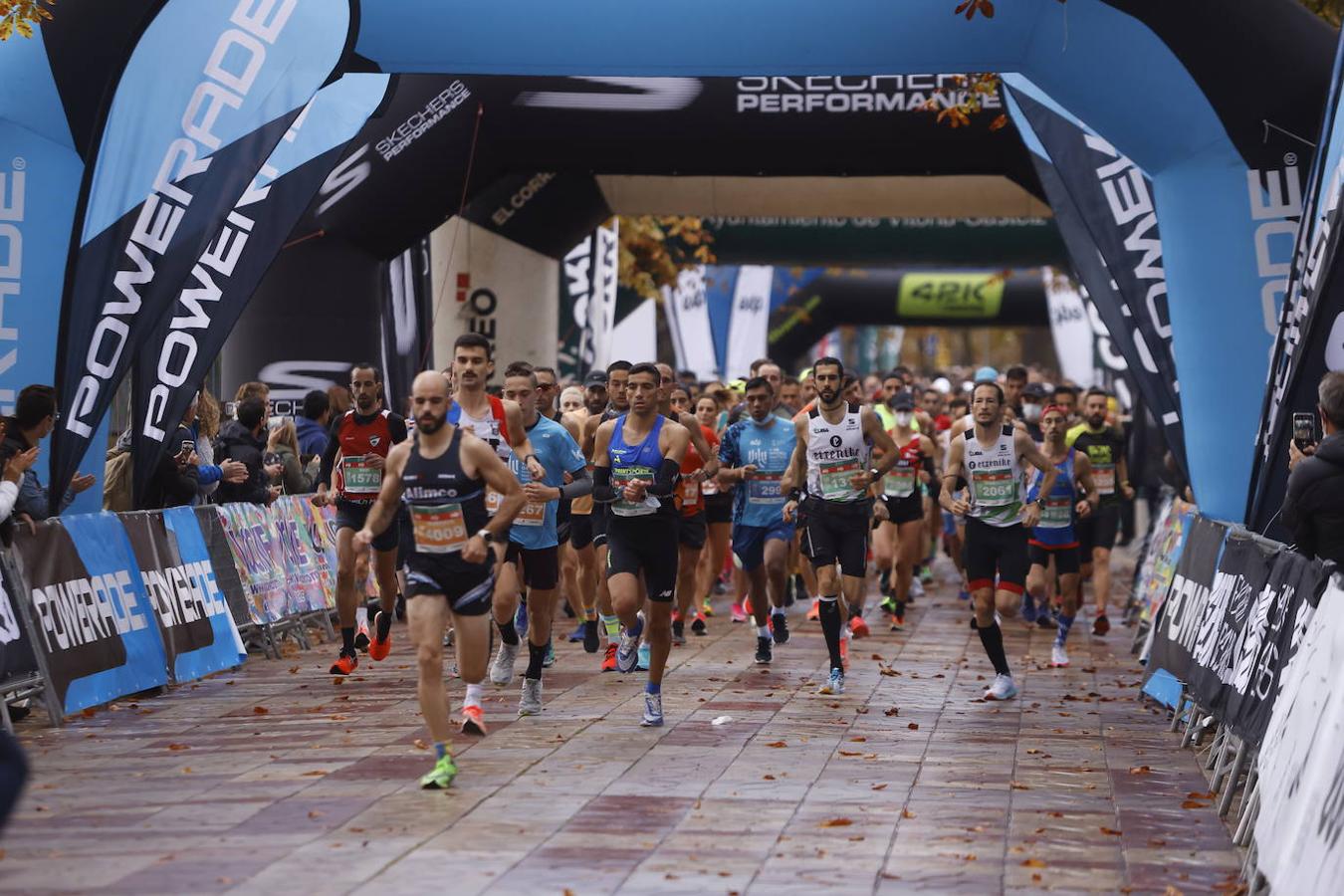 Fotos: 2.500 corredores inundan Vitoria en el Maratón Fiz