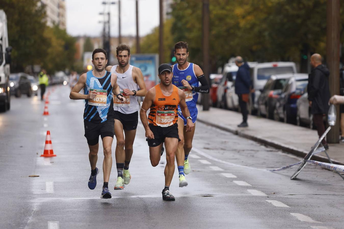 Fotos: 2.500 corredores inundan Vitoria en el Maratón Fiz